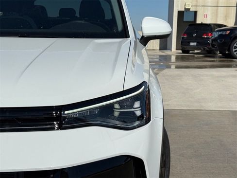New 2026 Volkswagen Taos SE image 3