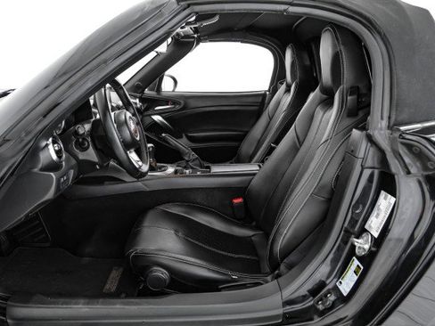 Used 2017 FIAT 124 Spider Classica RWD image 28