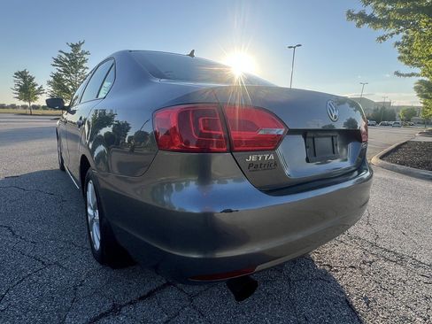 Used 2012 Volkswagen Jetta SE FWD image 3