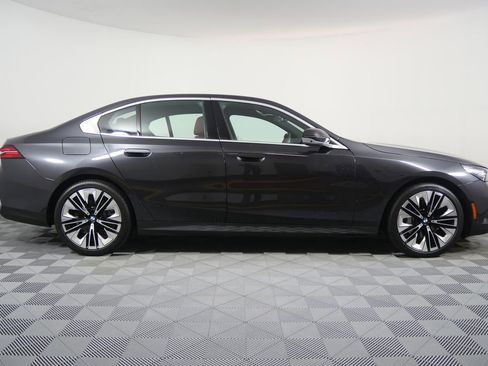Certified 2025 BMW 530i RWD image 2