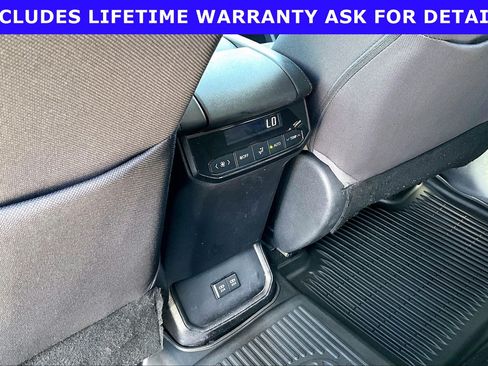 Used 2021 Toyota Highlander LE AWD/4WD image 29