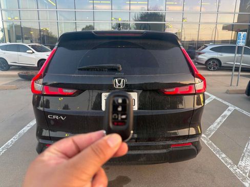 Used 2023 Honda CR-V EX-L image 5