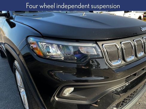 Used 2022 Jeep Compass Latitude image 11