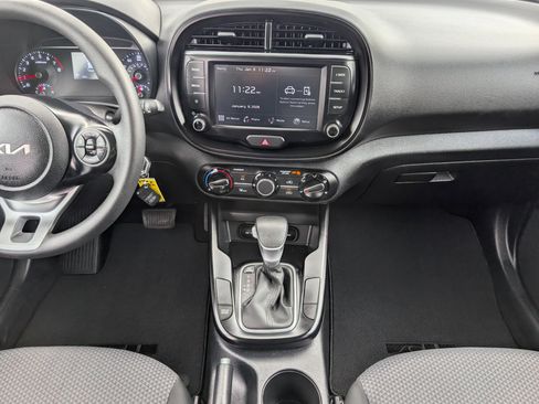 Used 2022 Kia Soul LX image 7