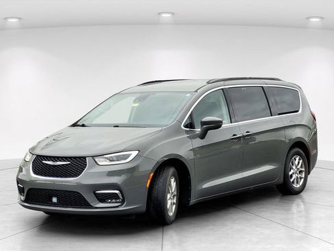 Used 2022 Chrysler Pacifica Touring-L image 2
