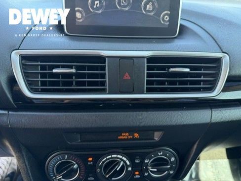 Used 2015 MAZDA MAZDA3 i Touring FWD image 19