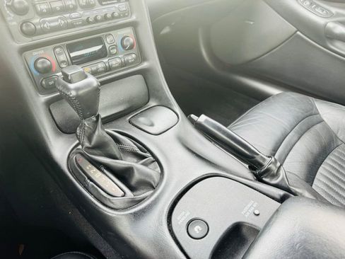 Used 2004 Chevrolet Corvette Coupe w/ Preferred Equipment Group RWD image 13