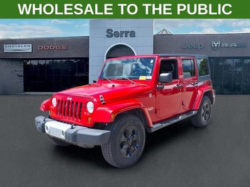Used 2013 Jeep Wrangler Unlimited Sahara w/ Connectivity Group AWD/4WD image 3