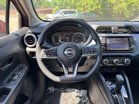 Used 2025 Nissan Versa SV FWD image 31