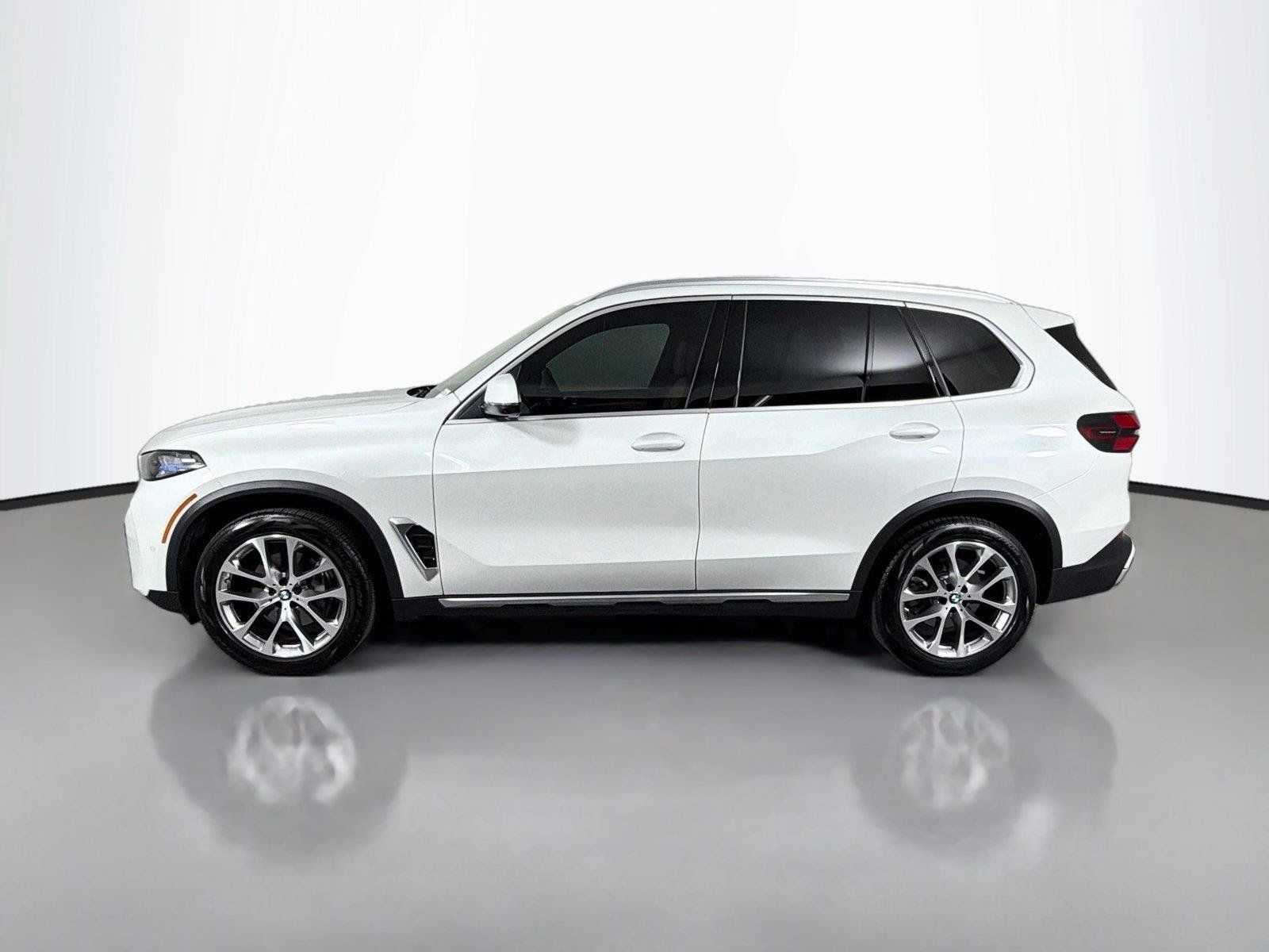 Used 2025 BMW X5 sDrive40i w/ Climate Comfort Package RWD image 8