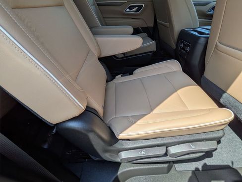 Used 2021 Chevrolet Tahoe Premier w/ Premium Package AWD/4WD image 28