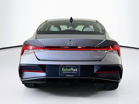 Used 2025 Hyundai Elantra Limited FWD image 7