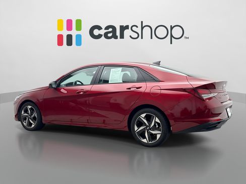 Used 2023 Hyundai Elantra SEL w/ Convenience Package FWD image 3