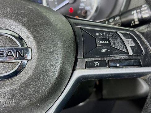 Used 2020 Nissan Kicks S image 14