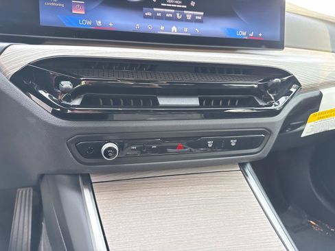 Certified 2025 BMW 330i xDrive Sedan w/ Convenience Package image 27