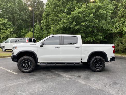 Used 2025 Chevrolet Silverado 1500 ZR2 w/ Technology Package AWD/4WD image 6