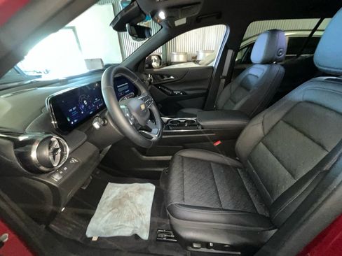 Used 2025 Chevrolet Equinox LT w/ Convenience Package II image 9