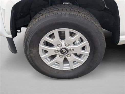 Used 2024 Toyota Tacoma SR5 w/ SR5 Upgrade Package image 21