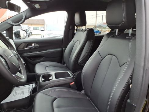 New 2026 Chrysler Voyager LX image 14