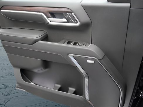 New 2026 GMC Sierra 1500 SLT image 21