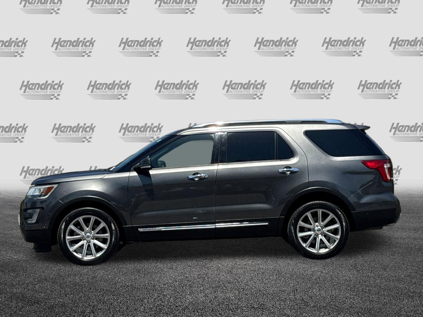 Used 2017 Ford Explorer Limited w/ Equipment Group 301A AWD/4WD image 8