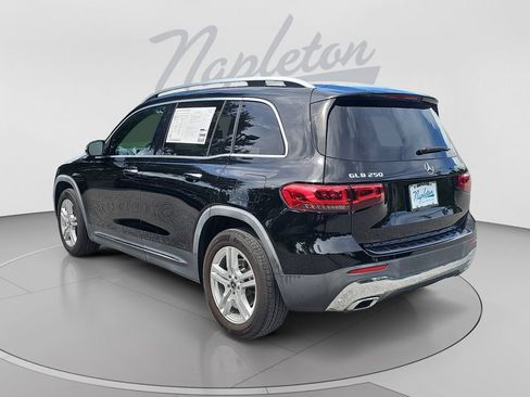 Used 2023 Mercedes-Benz GLB 250 w/ Premium Package image 3