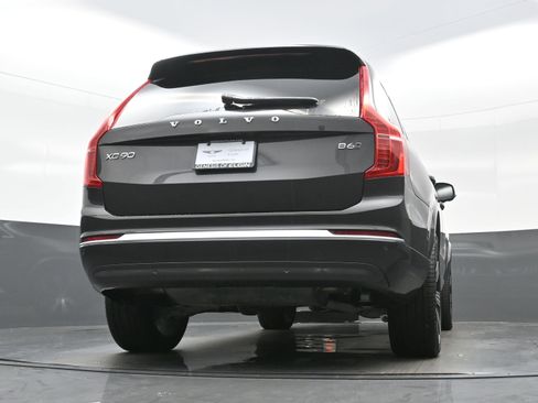 Used 2025 Volvo XC90 B6 Ultra w/ Protection Package image 31