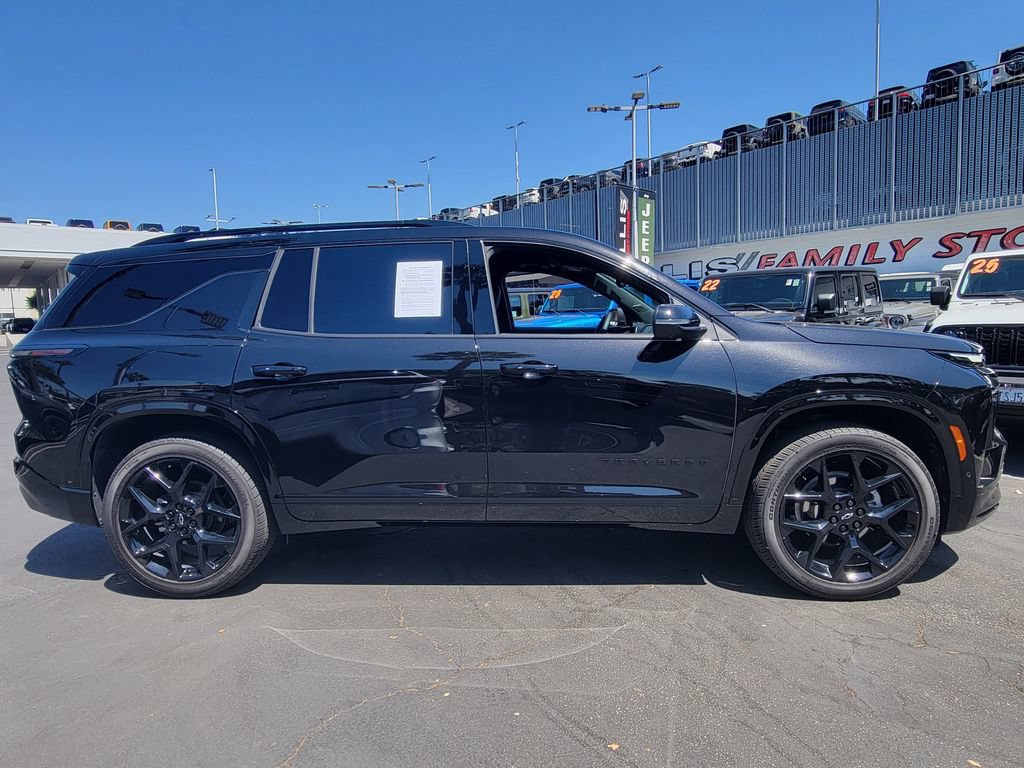 Used 2025 Chevrolet Traverse RS w/ LPO, Floor Liner Package FWD image 33