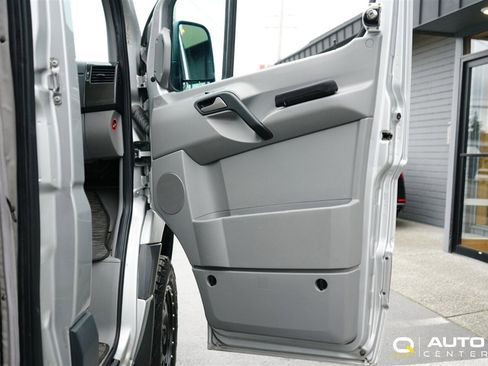 Used 2018 Mercedes-Benz Sprinter 2500 image 31