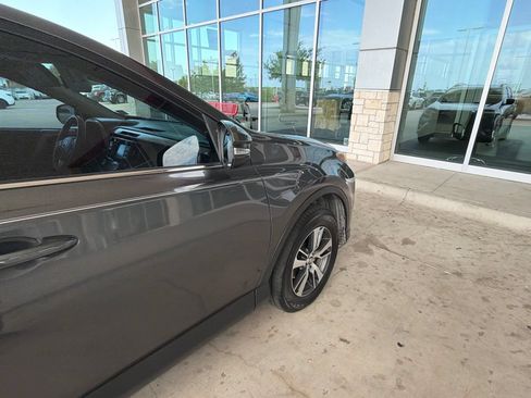 Used 2017 Toyota RAV4 XLE FWD image 11