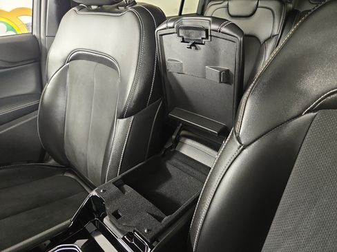 Used 2023 Jeep Grand Cherokee L Laredo image 29