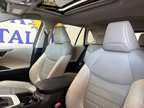 Used 2019 Toyota RAV4 XLE Premium image 11