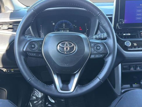Used 2025 Toyota Corolla Cross XLE image 25