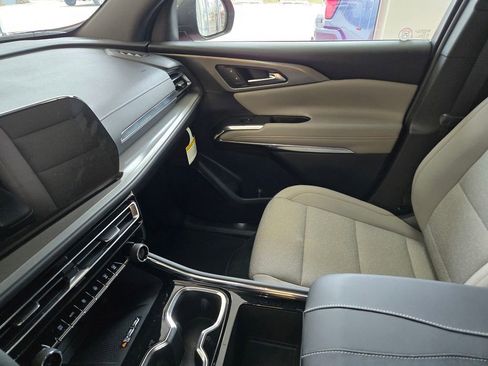 New 2026 Chevrolet Traverse LT image 7