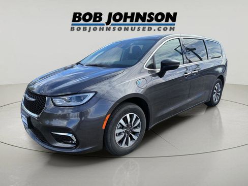 Used 2023 Chrysler Pacifica Touring-L FWD image 7