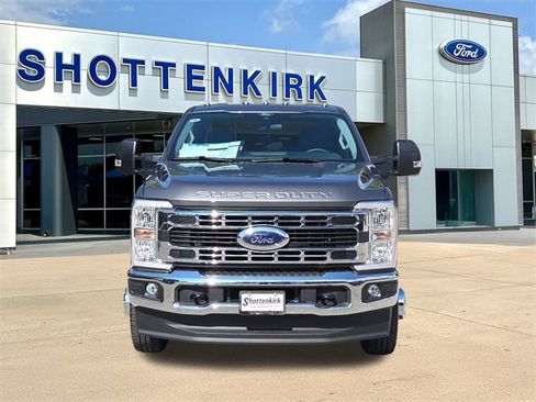 New 2026 Ford F350 XLT image 2