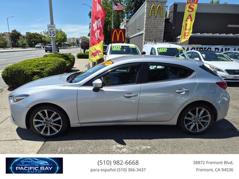 Used 2018 MAZDA MAZDA3 Touring FWD image 4