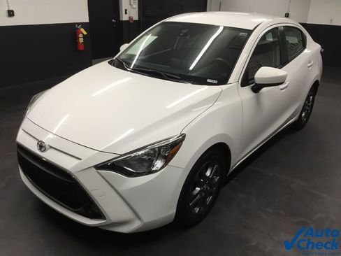 Used 2019 Toyota Yaris LE image 6