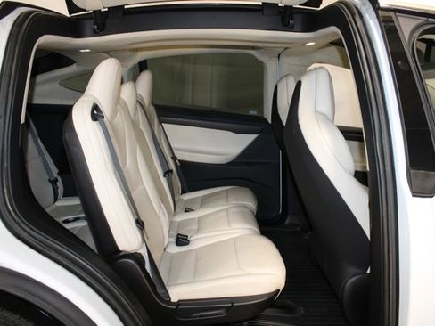Used 2018 Tesla Model X 75D image 13