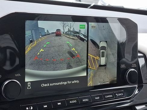 New 2025 Nissan Pathfinder SL image 16