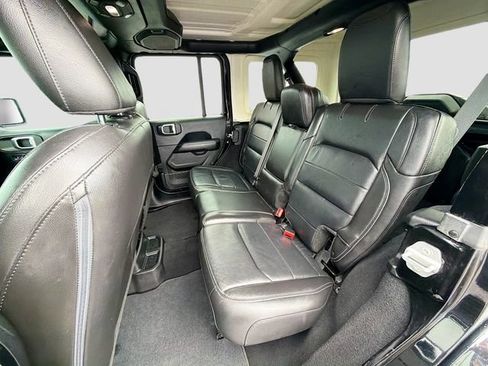 Used 2018 Jeep Wrangler Unlimited Sahara AWD/4WD image 25