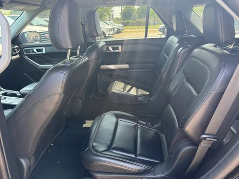 Used 2021 Ford Explorer XLT w/ Equipment Group 202A RWD image 17
