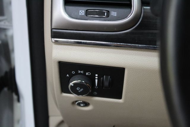 Used 2020 Jeep Grand Cherokee Limited AWD/4WD image 15