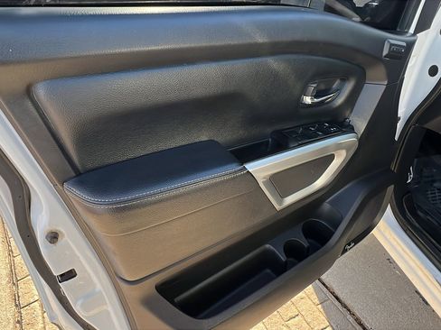 Used 2019 Nissan Titan PRO-4X w/ Pro-4x Convenience Package image 14