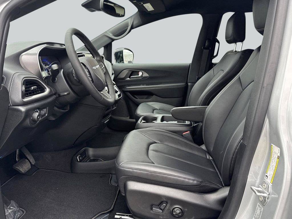 New 2026 Chrysler Pacifica Select FWD image 27