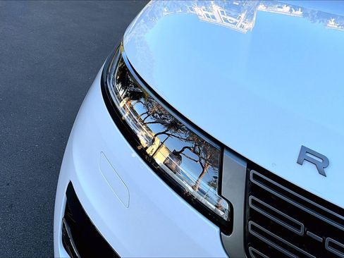 Used 2025 Land Rover Range Rover Sport image 30