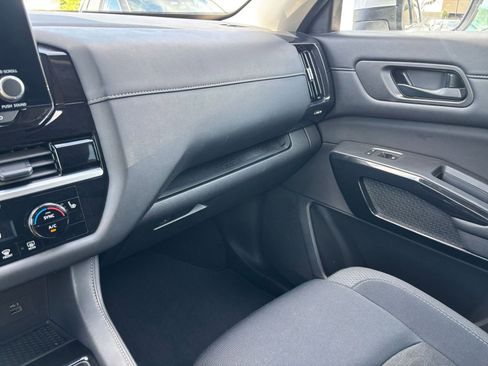 Used 2025 Nissan Pathfinder SV FWD image 38