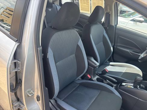Used 2025 Nissan Versa SV FWD image 33