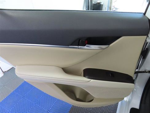 Used 2021 Toyota Camry XLE FWD image 29