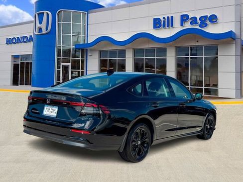 Certified 2025 Honda Accord SE image 4